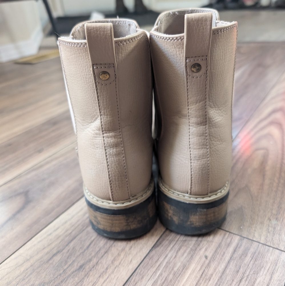 Universal Thread Chelsea Boot size 8.5 - Picture 3 of 5